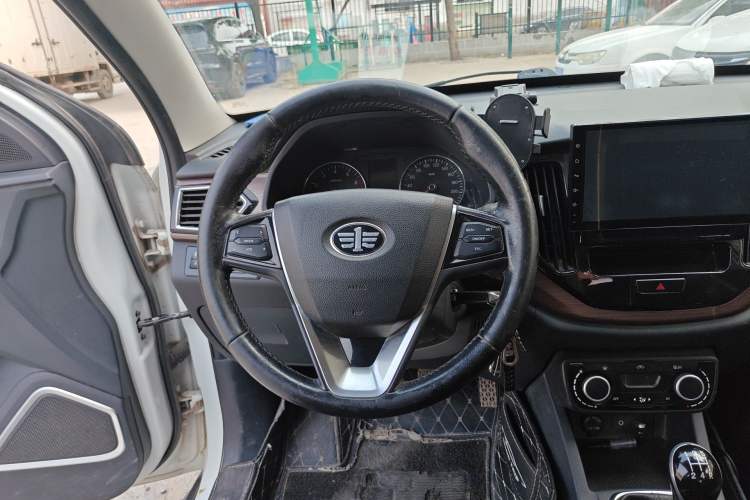 Used FAW Senya R7 2016 1.6L Manual Luxury Model Steering Wheel
