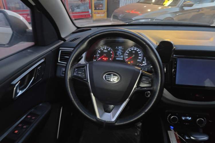 Used FAW Senya R7 2016 1.6L Automatic Luxury Model Steering Wheel