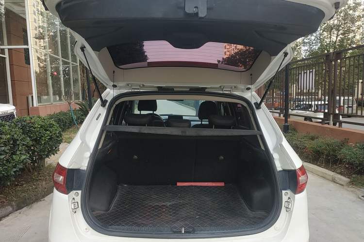 Used FAW Senya R7 2016 1.6L Automatic Smart Version Trunk