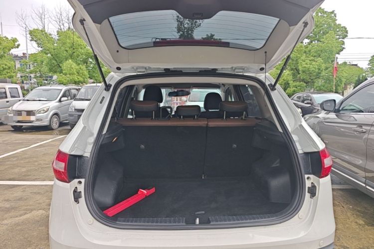 Used FAW Senya R7 2016 1.6L Automatic Prestige Model Trunk