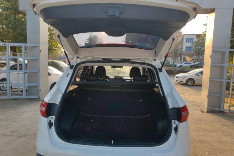 Used FAW Senya R7 2016 1.6L Manual Smart Version Trunk