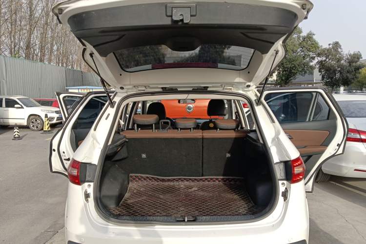 Used FAW Senya R7 2016 1.6L Manual Luxury Model Trunk