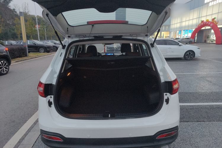 Used FAW Senya R7 2016 1.6L Automatic Prestige Model Trunk