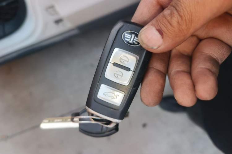 Used FAW Senya R7 2016 1.6L Manual Luxury Version Vehicle Key