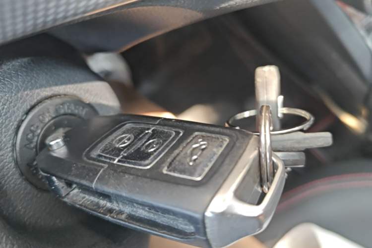 Used FAW Senya R7 2016 1.6L Manual Luxury Model Vehicle Key