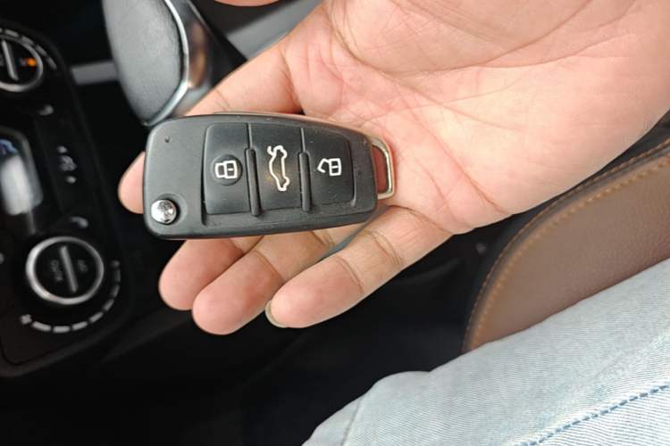 Used FAW Senya R7 2016 1.6L Automatic Prestige Model Vehicle Key