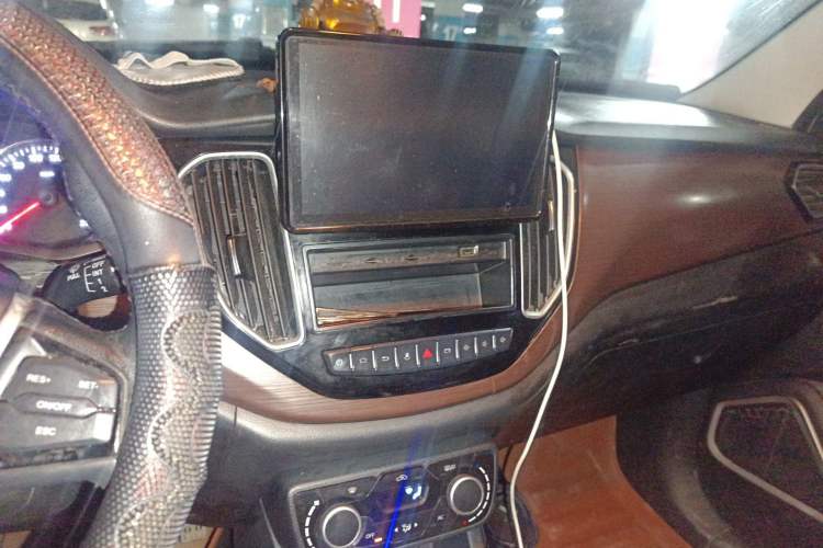 Used FAW Senya R7 2016 1.6L Manual Smart Version Audio And AC Panel