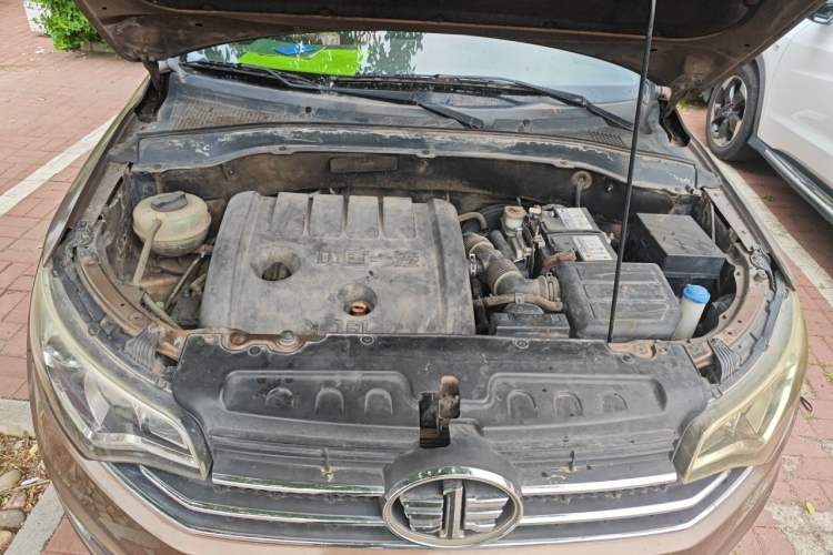 Used FAW Senya R7 2016 1.6L Manual Smart Version Engine Bay