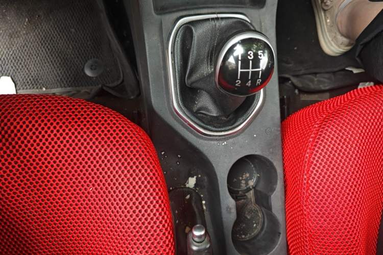 Used FAW Senya R7 2016 1.6L Manual Smart Version Gear Lever