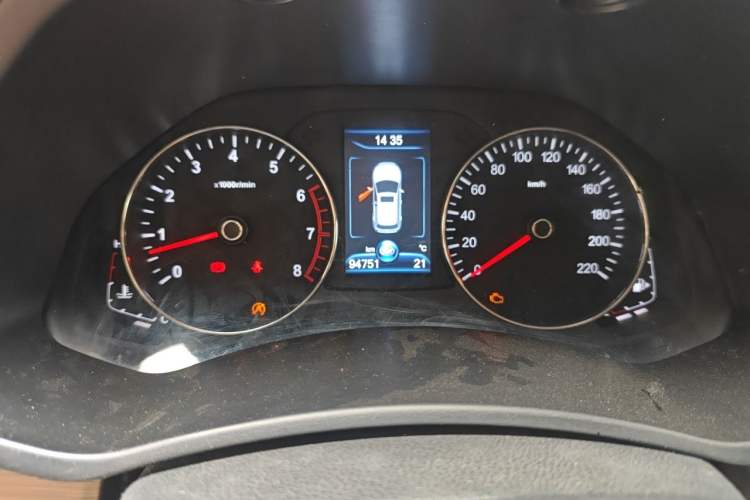 Used FAW Senya R7 2016 1.6L Manual Smart Version Odometer Close Up