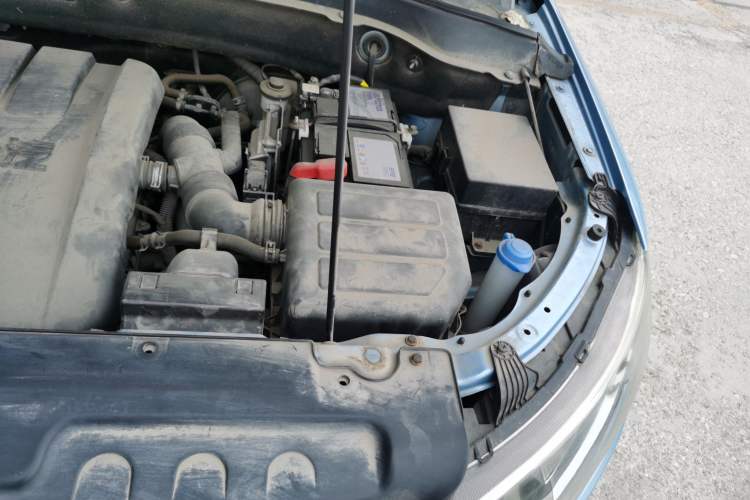 Used FAW Senya R7 2017 1.6L Automatic Luxury Model Engine Bay Left