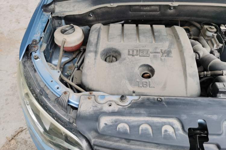 Used FAW Senya R7 2017 1.6L Automatic Luxury Model Engine Bay Right