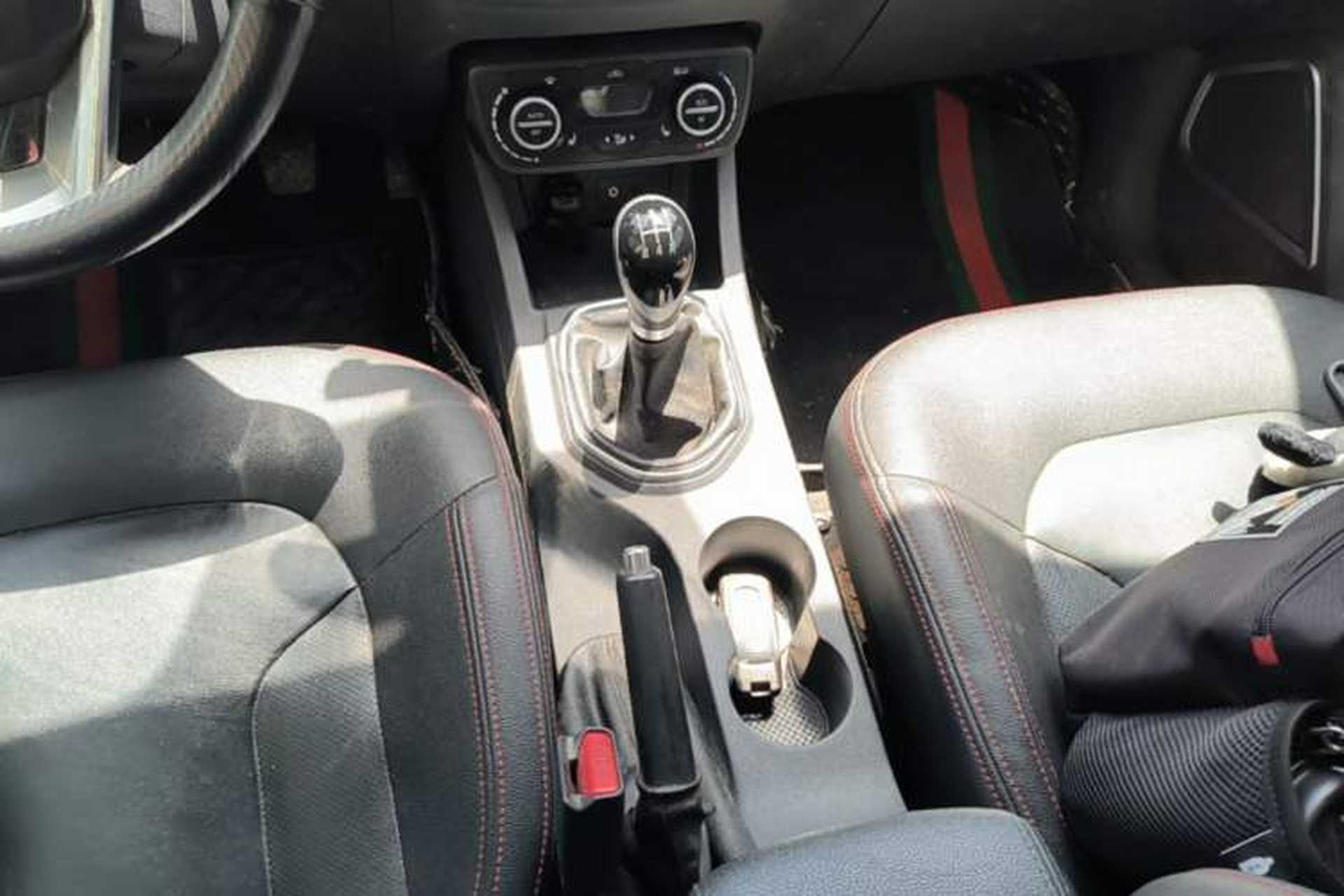 Used FAW Senya R7 2017 1.6L Manual Smart Model Gear Lever