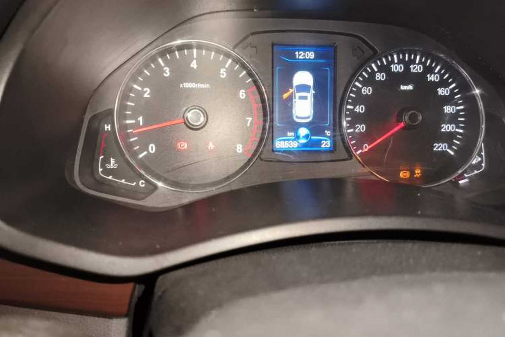 Used FAW Senya R7 2017 1.6L Automatic Smart Version Odometer Close Up