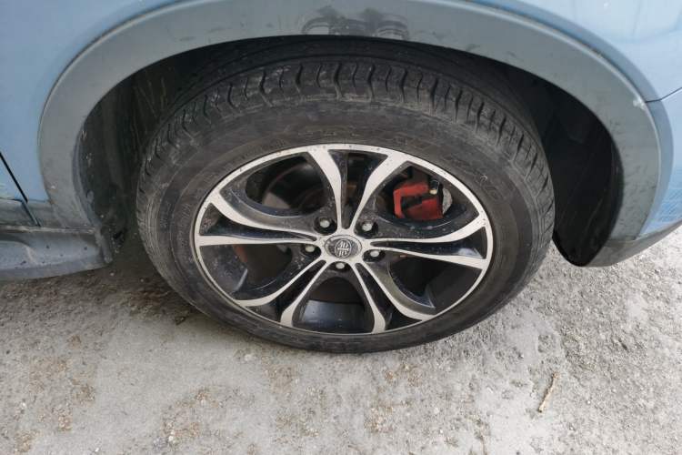 Used FAW Senya R7 2017 1.6L Automatic Luxury Model Right Front Wheel Hub