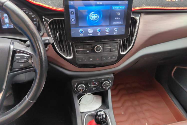 Used FAW Senya R7 2017 1.6L Manual Smart Model Audio And AC Panel