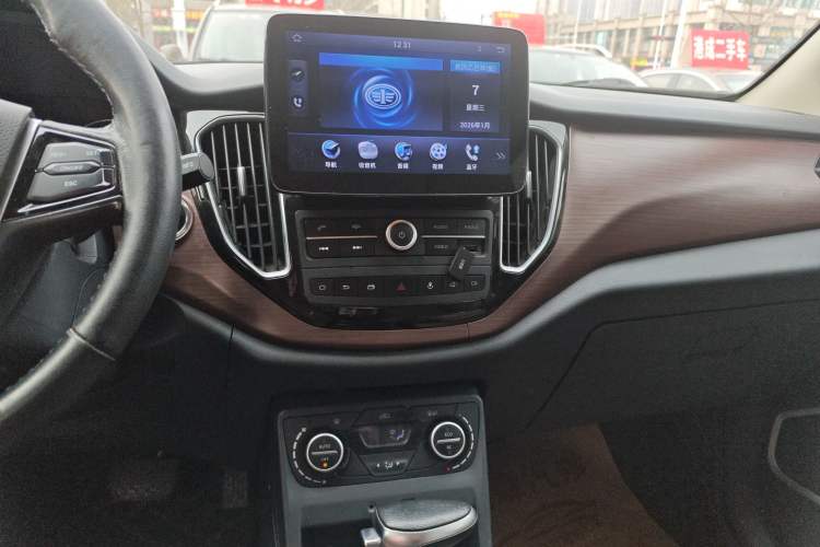 Used FAW Senya R7 2017 1.6L Automatic Smart Version Audio And AC Panel