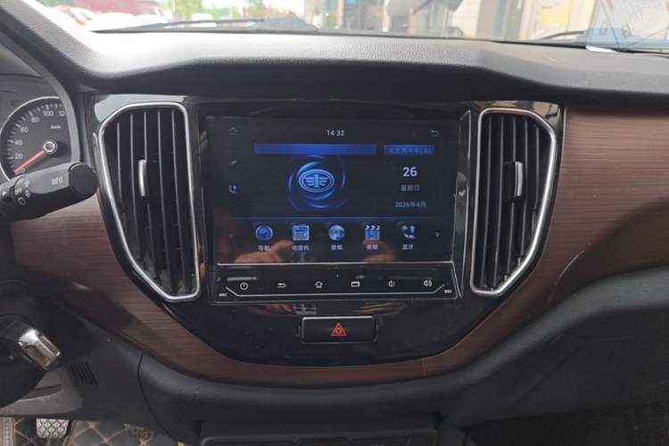 Used FAW Senya R7 2017 1.6L Manual Luxury Model Audio And AC Panel