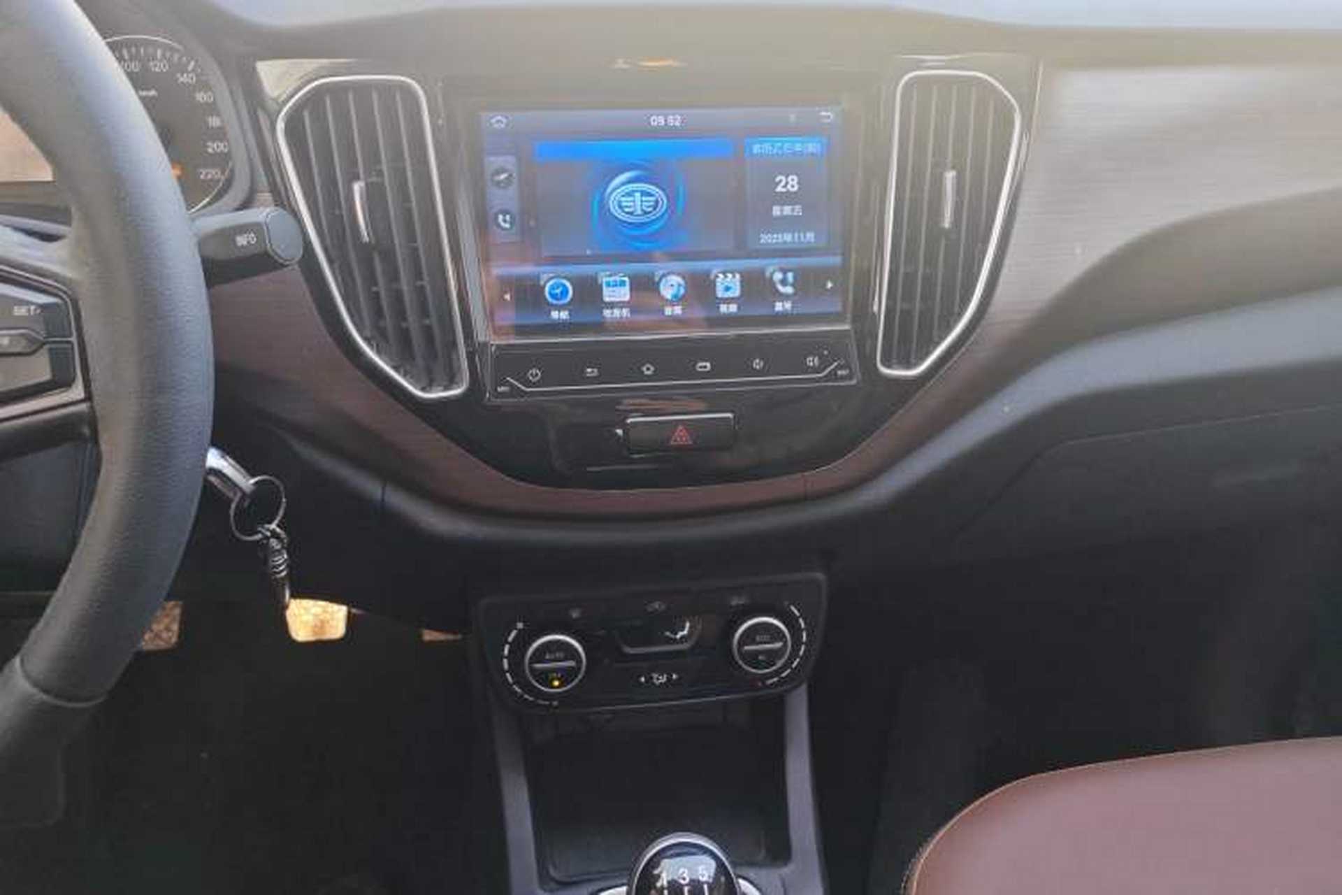 Used FAW Senya R7 2017 1.6L Manual Luxury Model Audio And AC Panel