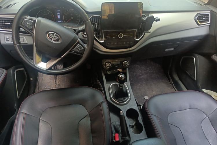 Used FAW Senya R7 2017 1.6L Manual Smart Model Center Console