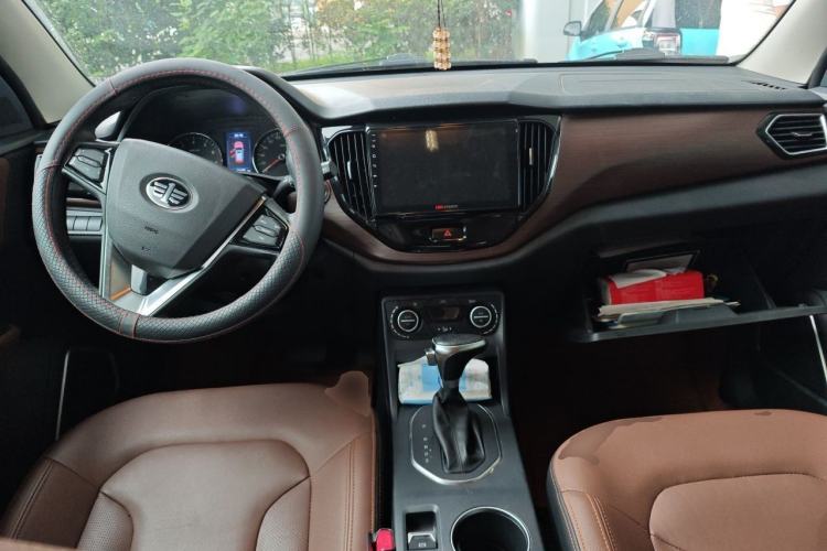 Used FAW Senya R7 2017 1.6L Automatic Smart Version Center Console