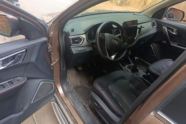 Used FAW Senya R7 2017 1.6L Manual Smart Model Driver Seat