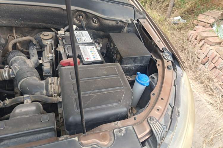 Used FAW Senya R7 2017 1.6L Manual Smart Model Engine Bay Left