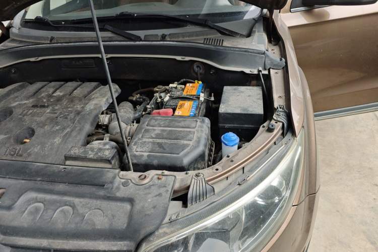 Used FAW Senya R7 2017 1.6L Automatic Smart Version Engine Bay Left