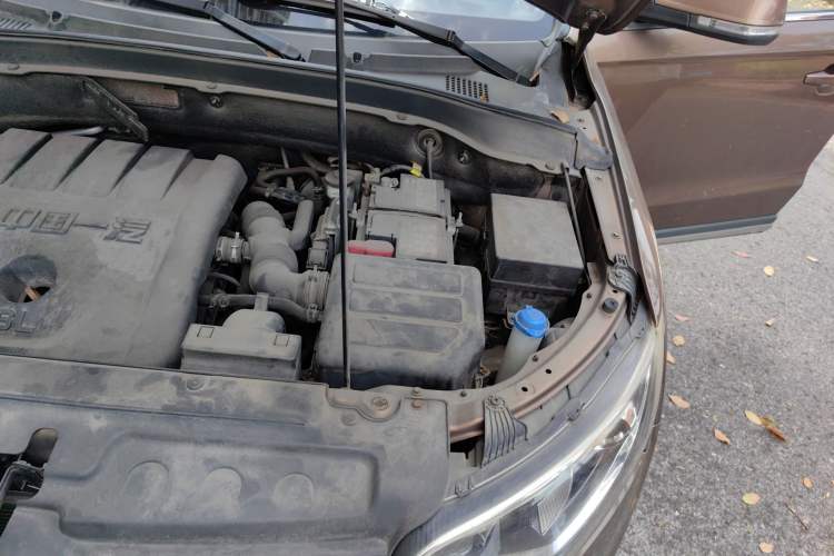 Used FAW Senya R7 2017 1.6L Automatic Prestige Model Engine Bay Left