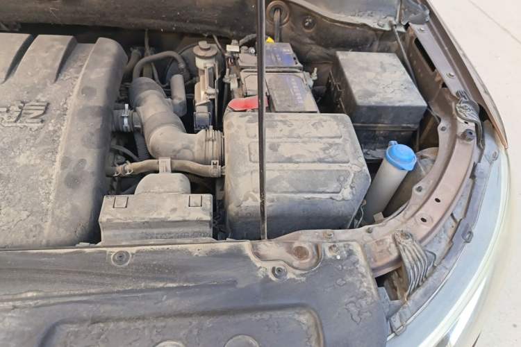 Used FAW Senya R7 2017 1.6L Manual Smart Model Engine Bay Left