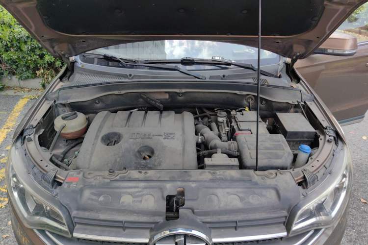 Used FAW Senya R7 2017 1.6L Automatic Prestige Model Engine Bay