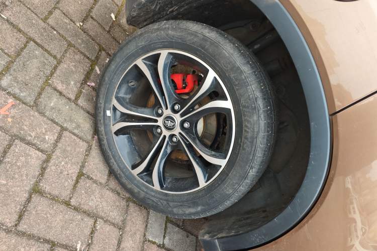 Used FAW Senya R7 2017 1.6L Automatic Smart Version Exterior 8