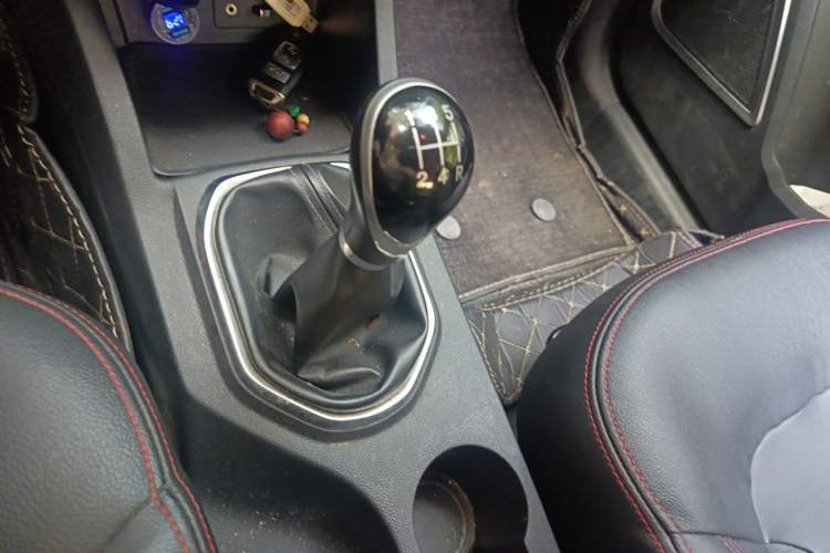 Used FAW Senya R7 2017 1.6L Manual Smart Model Gear Lever