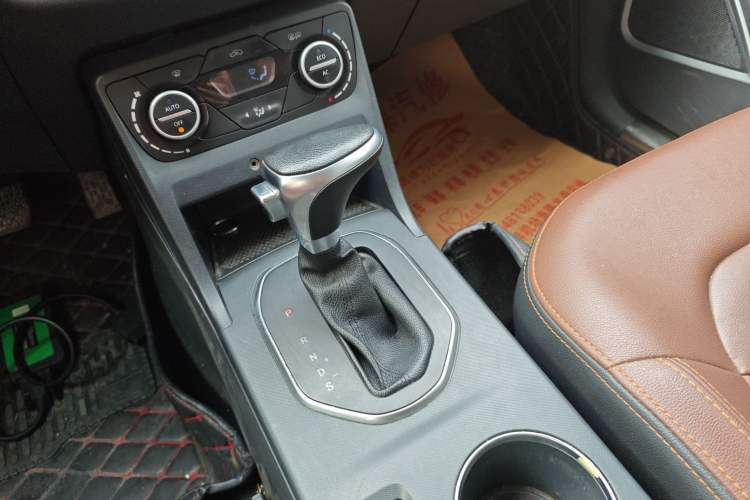 Used FAW Senya R7 2017 1.6L Automatic Smart Version Gear Lever