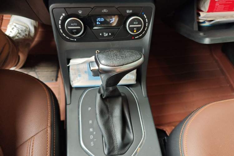 Used FAW Senya R7 2017 1.6L Automatic Smart Version Gear Lever