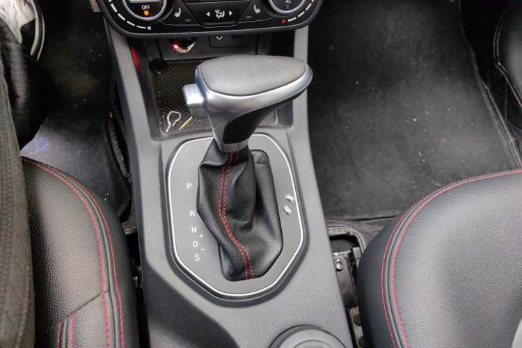 Used FAW Senya R7 2017 1.6L Automatic Prestige Model Gear Lever