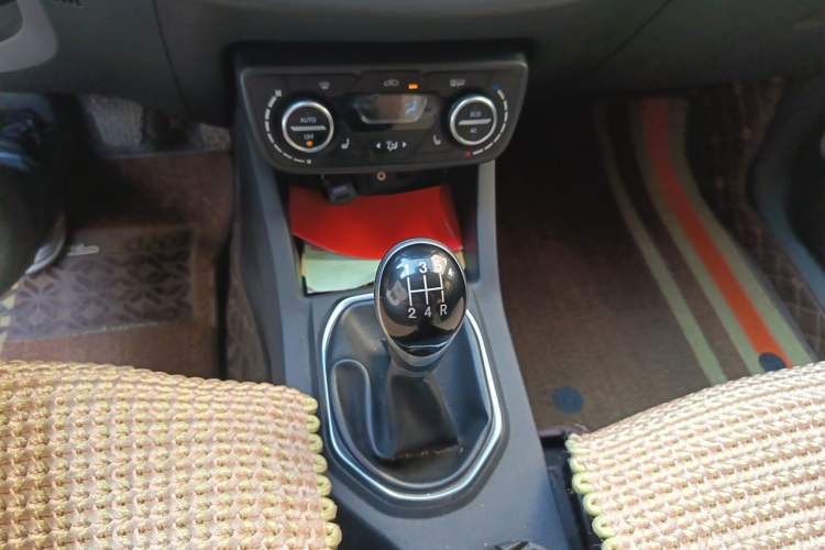 Used FAW Senya R7 2017 1.6L Manual Smart Model Gear Lever