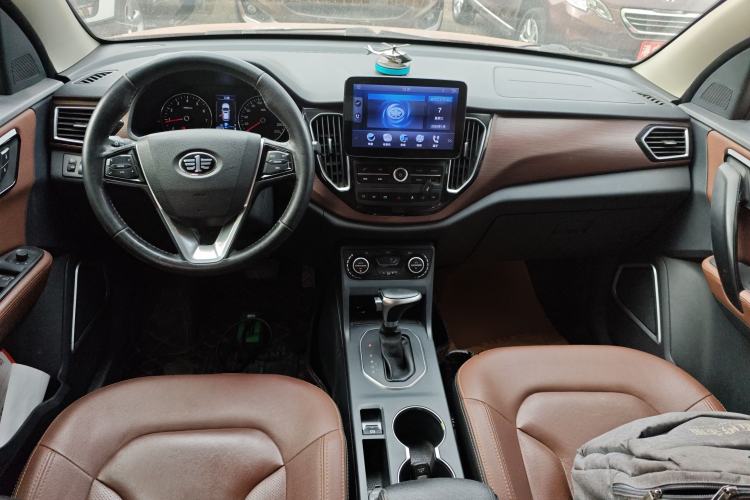 Used FAW Senya R7 2017 1.6L Automatic Smart Version Interior 2