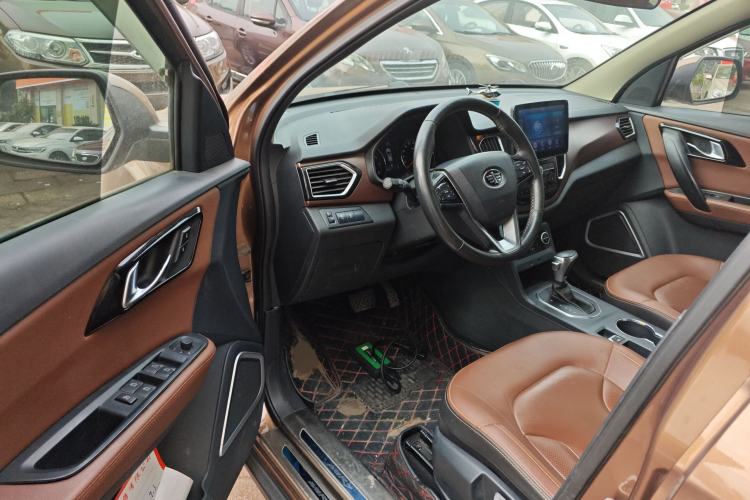 Used FAW Senya R7 2017 1.6L Automatic Smart Version Interior 3