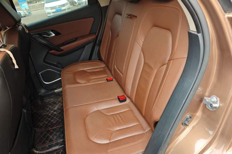 Used FAW Senya R7 2017 1.6L Automatic Smart Version Interior 4