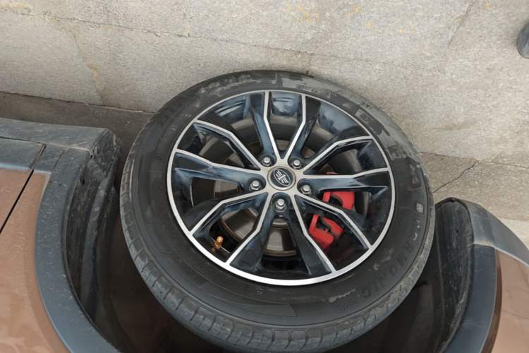 Used FAW Senya R7 2017 1.6L Manual Luxury Model Left Front Wheel Hub