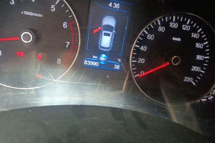 Used FAW Senya R7 2017 1.6L Manual Smart Model Odometer Close Up