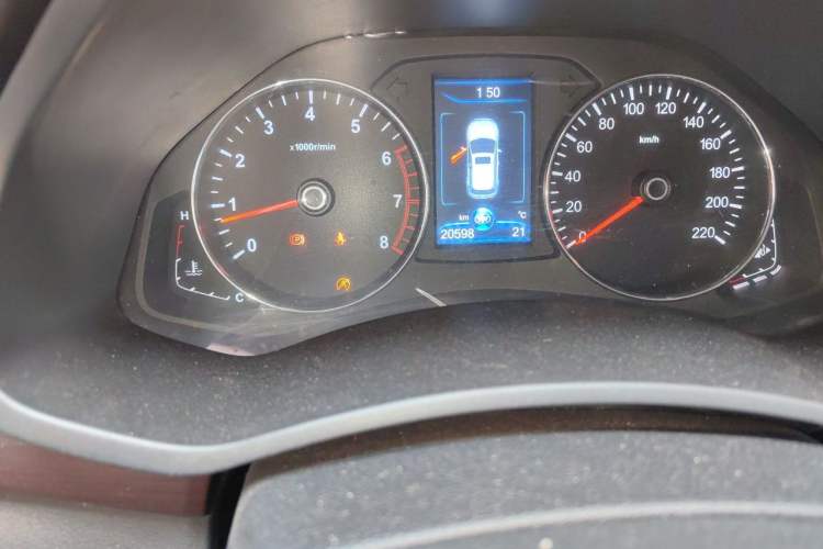 Used FAW Senya R7 2017 1.6L Manual Smart Model Odometer Close Up