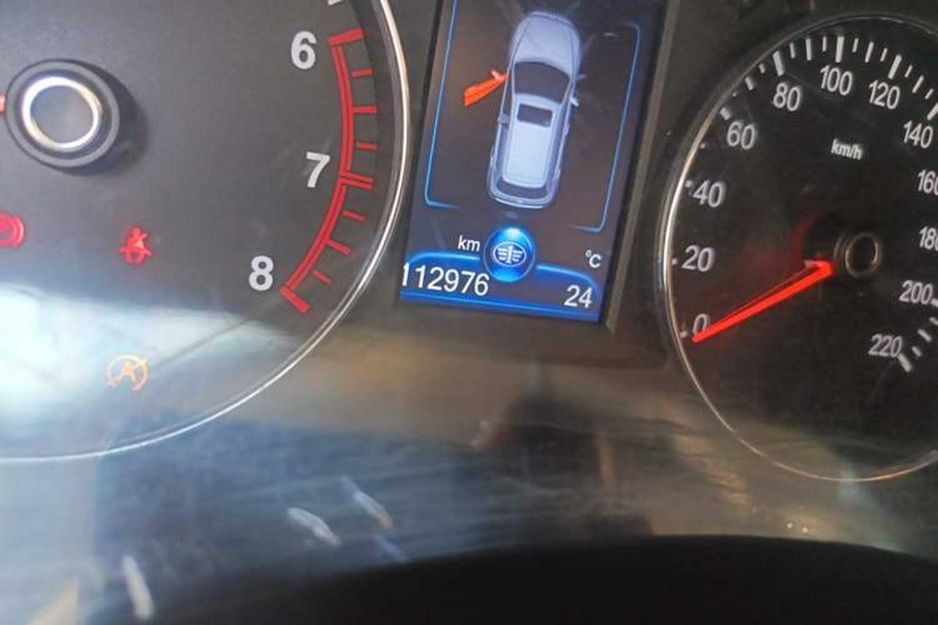 Used FAW Senya R7 2017 1.6L Manual Smart Model Odometer Close Up