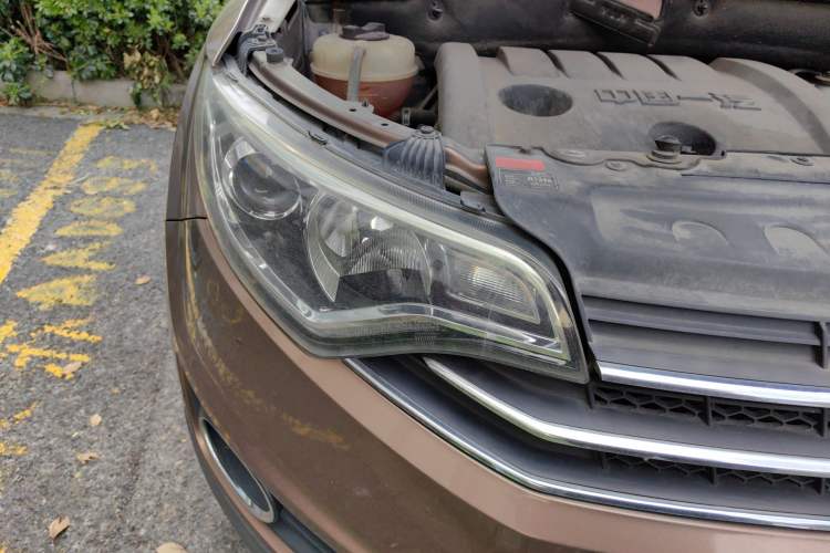 Used FAW Senya R7 2017 1.6L Automatic Prestige Model Right Front Headlight