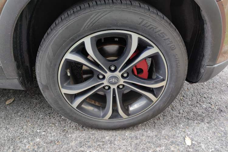 Used FAW Senya R7 2017 1.6L Automatic Prestige Model Right Front Wheel Hub