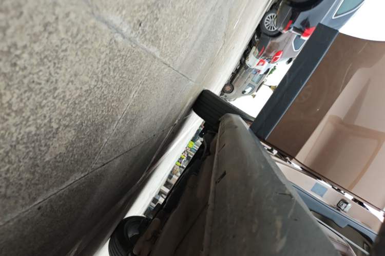 Used FAW Senya R7 2017 1.6L Manual Luxury Model Right Side Sill