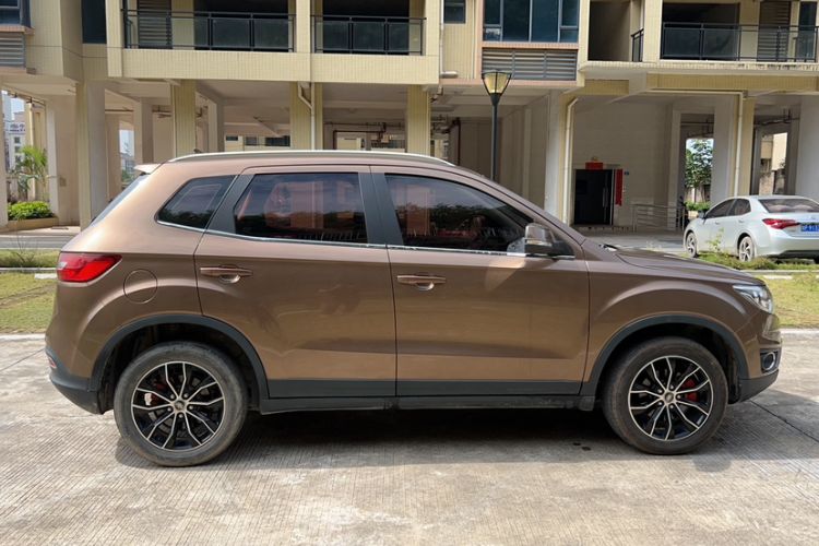 Used FAW Senya R7 2017 1.6L Manual Luxury Model Exterior 2