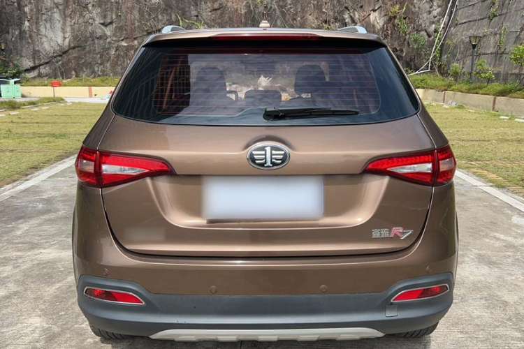 Used FAW Senya R7 2017 1.6L Manual Luxury Model Exterior 4