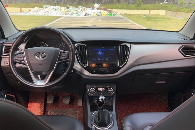 Used FAW Senya R7 2017 1.6L Manual Luxury Model Interior 3